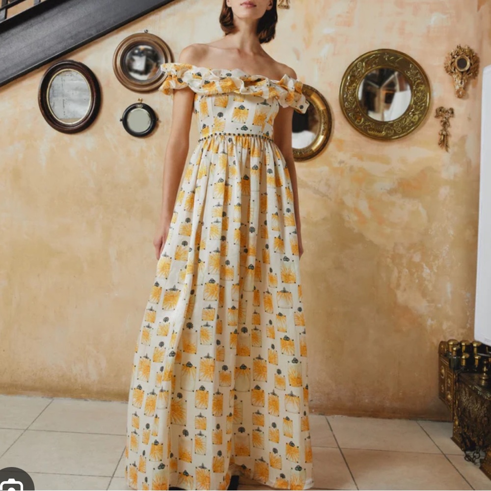 Agua bendita gown